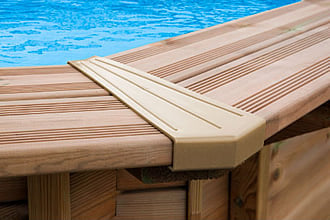 Caratteristiche della piscina in legno fuori terra da giardino Jardin CARRE 10x6 m: protezioni angolari del bordo in PVC